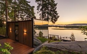 The Wonderinn Mirrored Glass Cabin - Wonderinn Delta